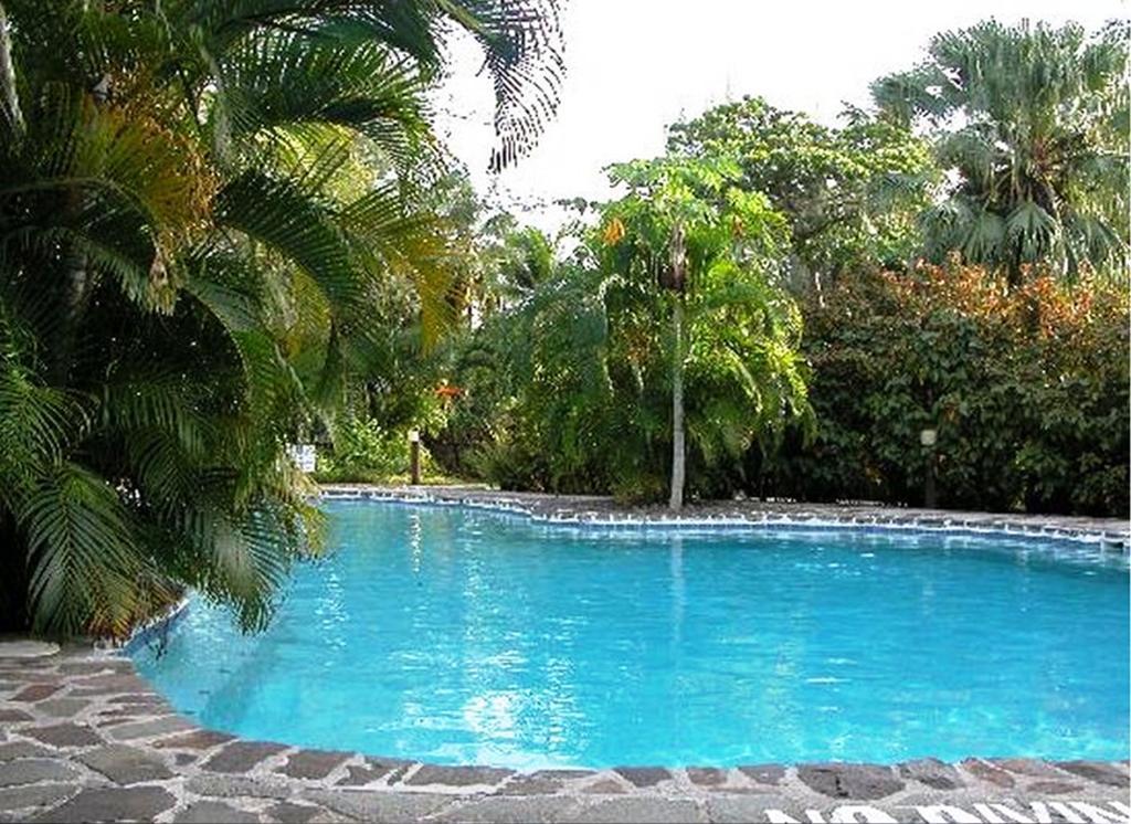 Hotel East Winds St. Lucia à Gros Islet Extérieur photo